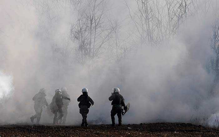 Έβρος: Νέα επεισόδια στις Καστανιές! Δακρυγόνα και ρίψεις νερού