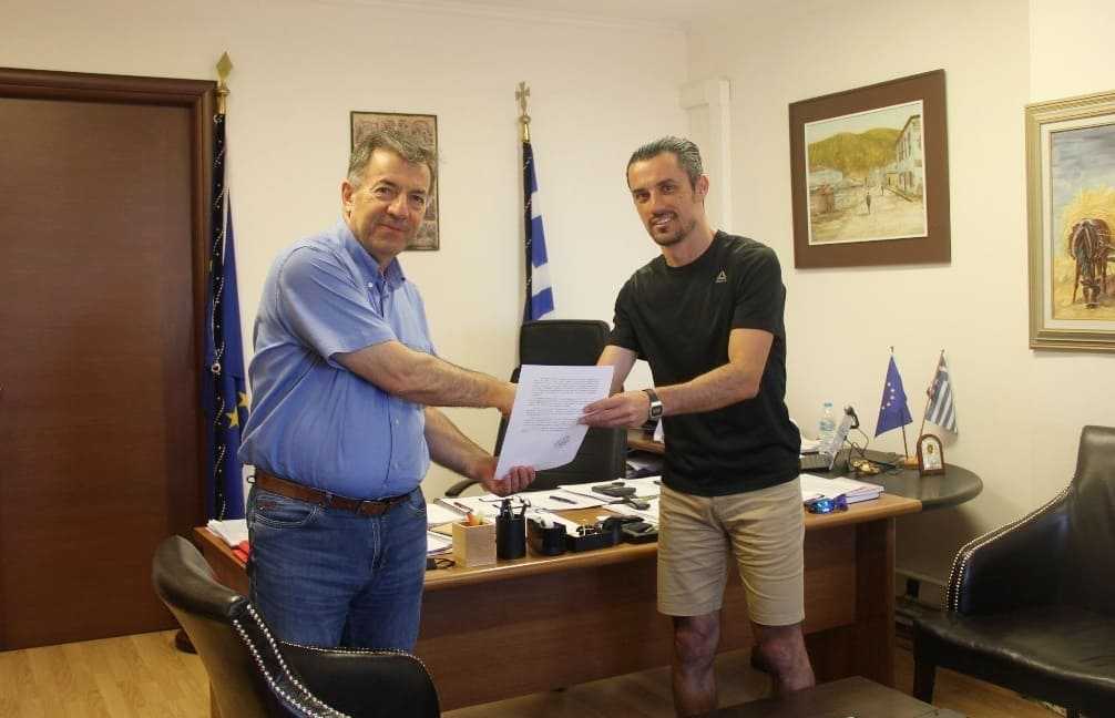 Δωρεά αθλητικού υλικού στον Δήμο Αμυνταίου από τον κ.Βασίλη Δεληγιαννίδη