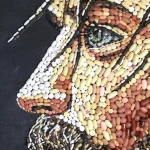 Γιατρός στο Ρέθυμνο φτιάχνει έργα τέχνης με ληγμένα φάρμακα