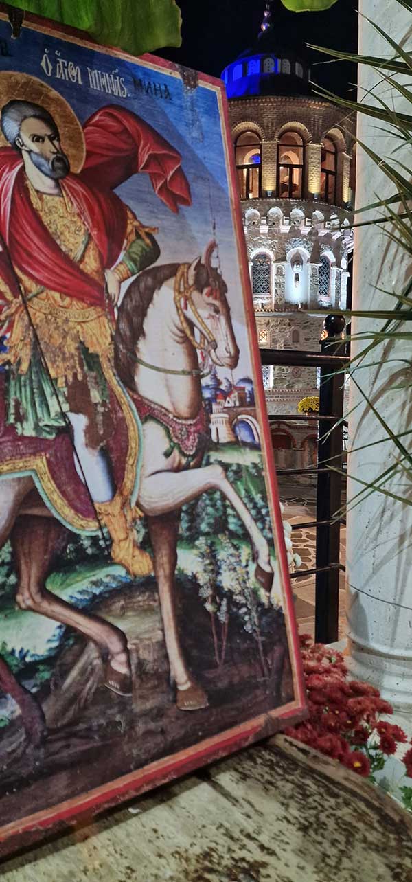 Με λαμπρότητα τελέστηκε ο εσπερινός του Αγίου Μηνά στον ομώνυμο Ιερό Ναό στο Εμπόριο Εορδαίας