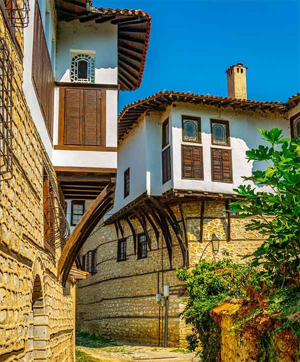 Ντολτσό: Η γραφική παλιά πόλη στην Καστοριά-«κόσμημα» για τη Μακεδονία