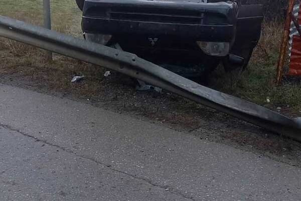 Ανατροπή αυτοκινήτου Ι.Χ. στην διασταύρωση Γρεβενών-Καλαμπάκας