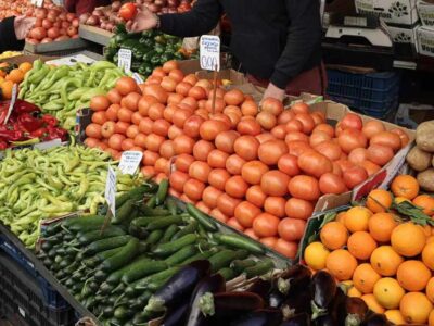 Πραγματική μάχη σε μανάβικο όταν ο ιδιοκτήτης κατάλαβε ότι τον έκλεβαν