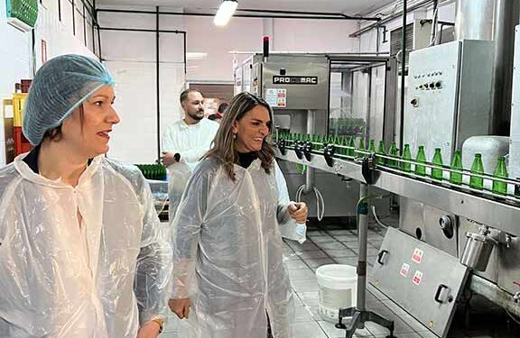 Επίσκεψη της Βουλευτή Π. Πέρκα στο εργοστάσιο της Ξινό Νερό Μονομετοχική ΑΕ ΟΤΑ