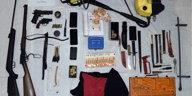 Εξιχνιάσθηκε από το Τμήμα Γρεβενών πλήθος κλοπών που διαπράχθηκαν στην ευρύτερη περιοχή των Γρεβενών και της Κοζάνης 1 Εξιχνιάσθηκε από το Τμήμα Γρεβενών πλήθος κλοπών που διαπράχθηκαν στην ευρύτερη περιοχή των Γρεβενών και της Κοζάνης