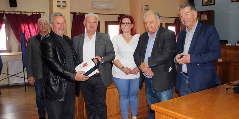 Έντεκα απινιδωτές παραδόθηκαν σε ΠροέδρουςΤοπικών Κοινοτήτων του Δήμου Αμυνταίου
