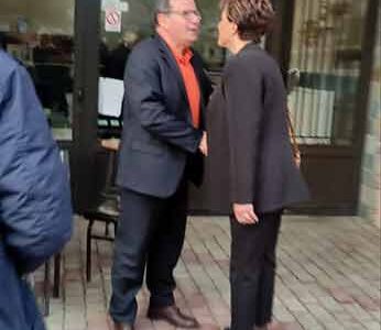 Ο ορθοπεδικός και πρώην βουλευτής ΠΑΣΟΚ-ΚΙΝΑΛ κ. Νίκος Σαμαράς, υποδέχτηκε, την υποψήφια βουλευτή Διαμαντούλα Κρητικού