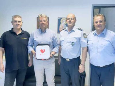 Έναν απινιδωτή στον Μεθοριακό Σταθμό Νίκης παρέδωσε ο Αντιπεριφερειάρχης Π.Ε. Φλώρινας Σωτήρης Βόσδου