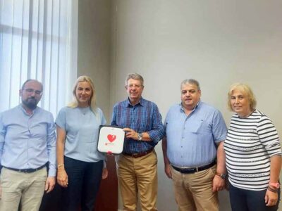 Έναν απινιδωτή παρέδωσε στη Βιομηχανική Περιοχή Φλώρινας ο Αντιπεριφερειάρχης Φλώρινα