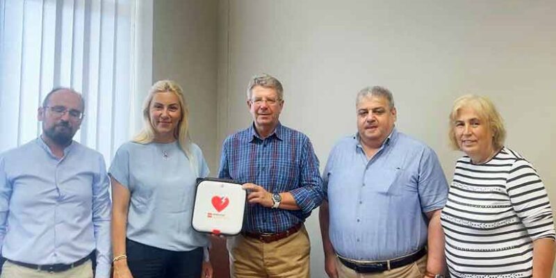 Έναν απινιδωτή παρέδωσε στη Βιομηχανική Περιοχή Φλώρινας ο Αντιπεριφερειάρχης Φλώρινα