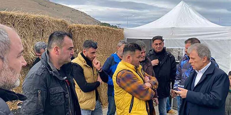 Συνάντηση του Γιώργου Αμανατίδη με αγρότες του μπλόκου των Κοίλων
