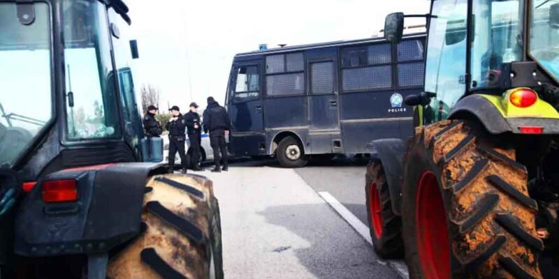 Σκληραίνουν την στάση τους οι αγρότες με μπλόκο και στο τελωνείο Νίκης Φλώρινας