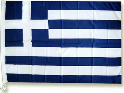 Χαλκίδα: Δικηγόρος κατέβασε την ελληνική σημαία έξω από τα δικαστήρια και κρέμασε καλσόν