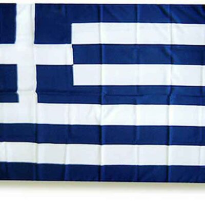 Χαλκίδα: Δικηγόρος κατέβασε την ελληνική σημαία έξω από τα δικαστήρια και κρέμασε καλσόν