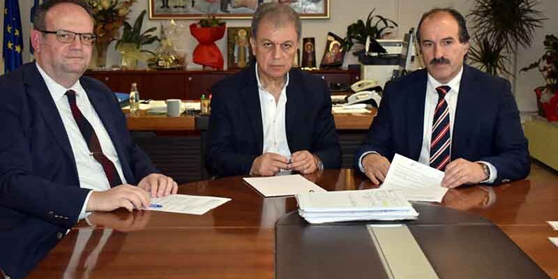 Σύναψη σύμβασης μελέτης αναδασμού αγροκτήματος Μεσοκάμπου στο Διοικητήριο της Π.Ε. Φλώρινας