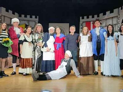 Έκτακτη παράσταση, ΑΜΛΕΤ ΜΕ ΠΙΚΑΝΤΙΚΗ ΣΑΛΤΣΑ ΑΠΟ ΤΗΝ ΘΕΑΤΡΙΚΗ ΟΜΑΔΑ "ΕΚΠΑΙΔΕΥΤΙΚΟΙ...ΕΤΣΙ ΚΑΙ ΑΛΛΙΩΣ"