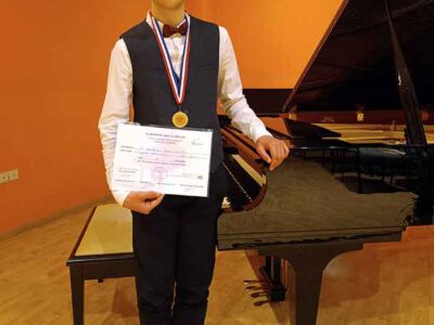 ΔΙΑΚΡΙΣΗ του 13χρονου Αλέξανδρου Αγγελή μαθητή, πιάνου του Ωδείου Φλώρινας