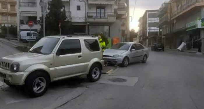 Τροχαίο ατύχημα στην οδό Γκέρτσου στην Κοζάνη – Ασθενοφόρο στο σημείο