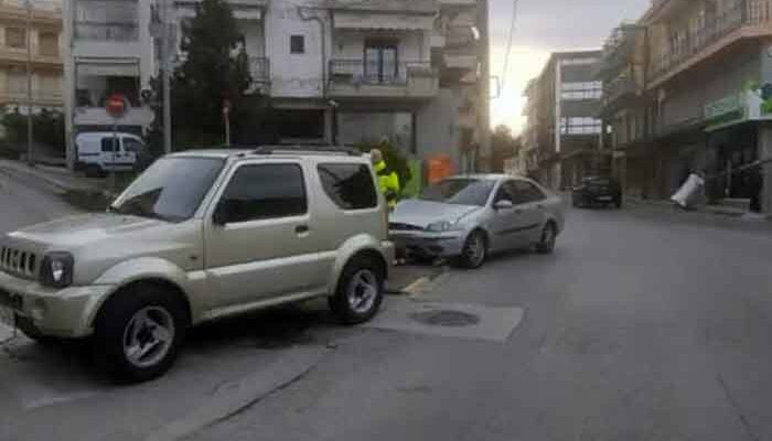 Τροχαίο ατύχημα στην οδό Γκέρτσου στην Κοζάνη – Ασθενοφόρο στο σημείο
