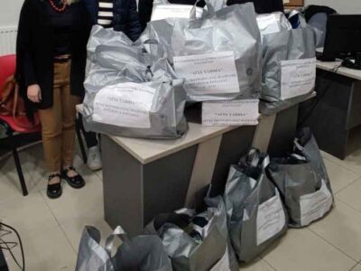 Παράδοση ρούχων από το φιλανθρωπικό κατάστημα της Ιεράς Μητροπόλεως Φλωρίνης, Πρεσπών και Εορδαίας