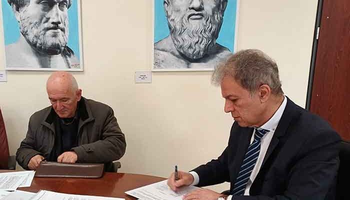 Υπογράφηκε από τον Περιφερειάρχη Δυτικής Μακεδονίας Γιώργο Αμανατίδη η σύμβαση για την αποκατάσταση του οδικού δικτύου ΠΕ Φλώρινας