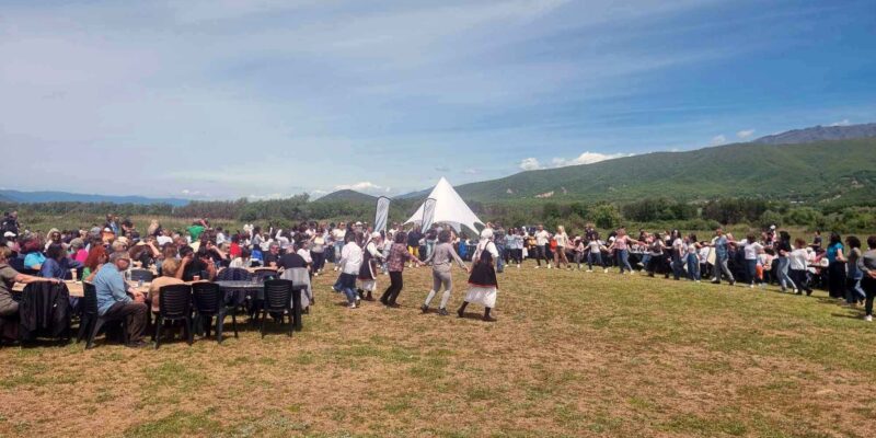 Με την "Γιορτή του Νάρκισσου" υποδέχτηκαν την άνοιξη στην Πρέσπα
