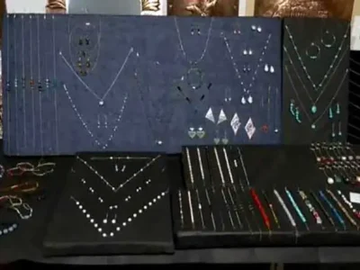 Φλώρινα: Καθηγητής στο ΕΠΑΛ δημιουργεί τα δικά του κοσμήματα