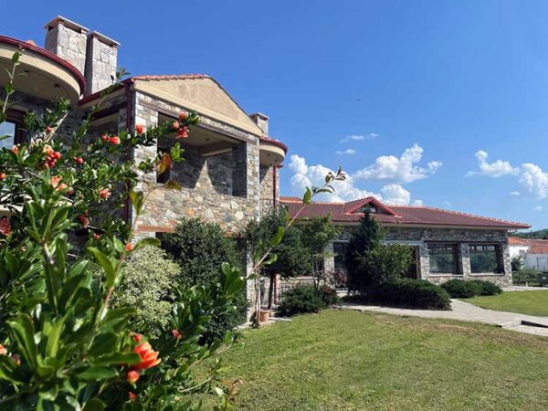 Το ξενοδοχείο Laggona Boutique Hotel που βρίσκεται στο Λιμνοχώρι Φλώρινας, ενδιαφέρεται να προσλάβει άμεσα προσωπικό