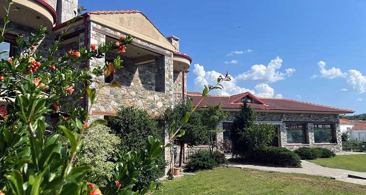 Το ξενοδοχείο Laggona Boutique Hotel που βρίσκεται στο Λιμνοχώρι Φλώρινας, ενδιαφέρεται να προσλάβει άμεσα προσωπικό
