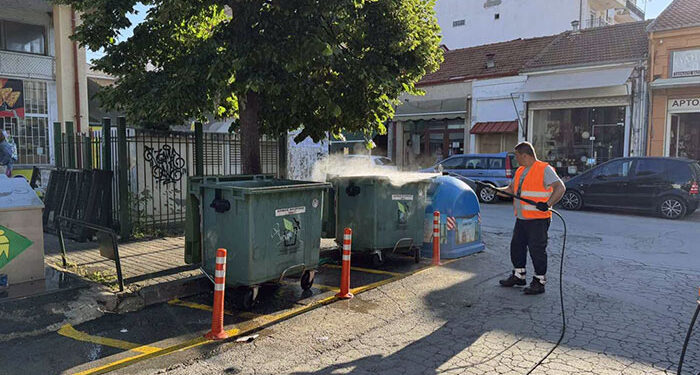 Εργασίες καθαρισμού και πλύσης κάδων απορριμμάτων από τον Δήμο Φλώρινας