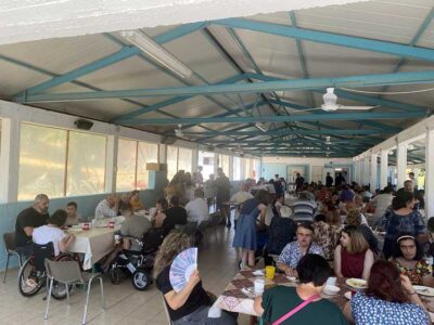 Υποδοχή και γεύμα ατόμων με αναπηρία Φλώρινας στις Κατασκηνώσεις της Ιεράς Μητροπόλεως Φλωρίνης, Πρεσπών και Εορδαίας