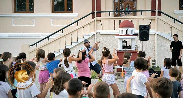 Γέλιο, κέφι και χαρά στον προαύλιο χώρο του Παλαιού Α' Δημοτικού Σχολείου Αμυνταίου