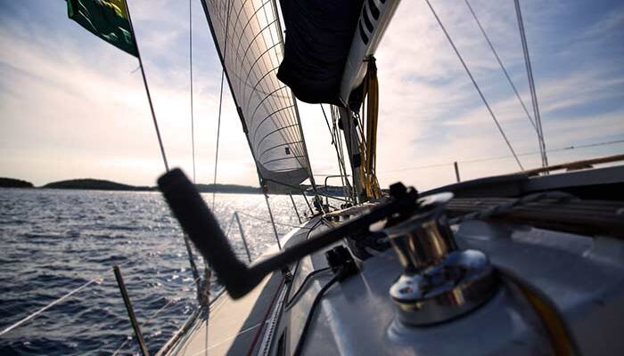 Οδηγός για την επιλογή του ιδανικού πλωτού σημαιοδόχου για την αγκυροβόληση του σκάφους σας
