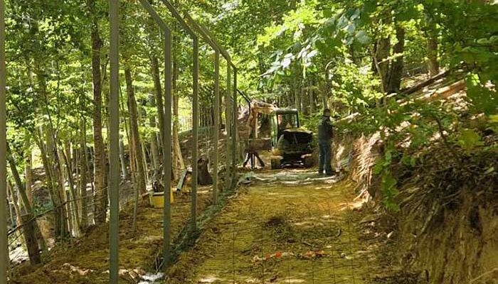 Νυμφαίο - Εργασίες αντικατάστασης της περίφραξης στο Κέντρο Προστασίας Αρκούδας