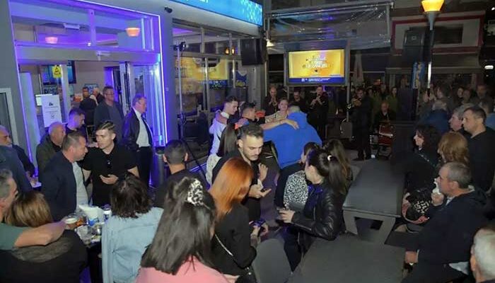 Η Πτολεμαΐδα γιόρτασε τον μεγάλο νικητή του ΤΖΟΚΕΡ που κέρδισε περισσότερα από 18,6 εκατ. ευρώ