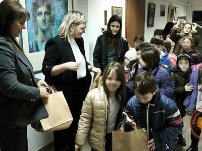 Προσφορά αγάπης προς το Κοινωνικό Παντοπωλείο Αμυνταίου από τα παιδιά του ΚΔΑΠ ABEBABLΩM