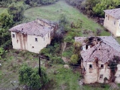 Κορέστεια: Tα πλίνθινα χωριά της Καστοριάς με το κόκκινο χρώμα