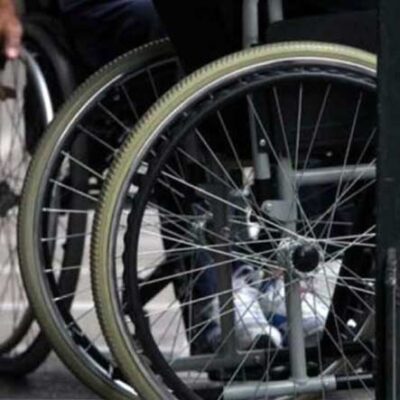 Εξαιρούνται τα αναπηρικά επιδόματα από την καταβολή μέσω προπληρωμένης κάρτας