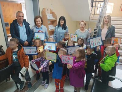 Τα παιδιά και οι εκπαιδευτικοί του 5ου Νηπιαγωγείου επισκέφτηκαν το Δημαρχείο Φλώρινας