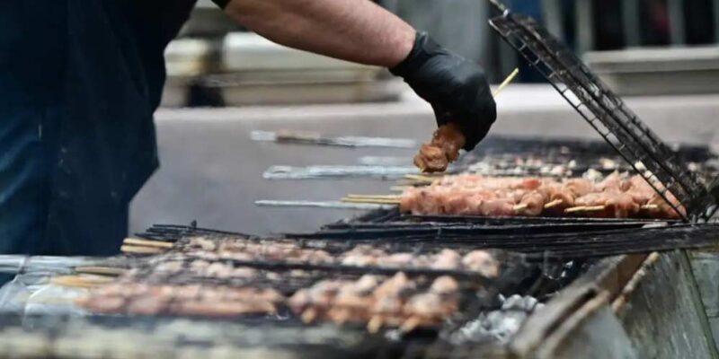 Καμία απαγόρευση στις ψησταριές στα πανηγύρια