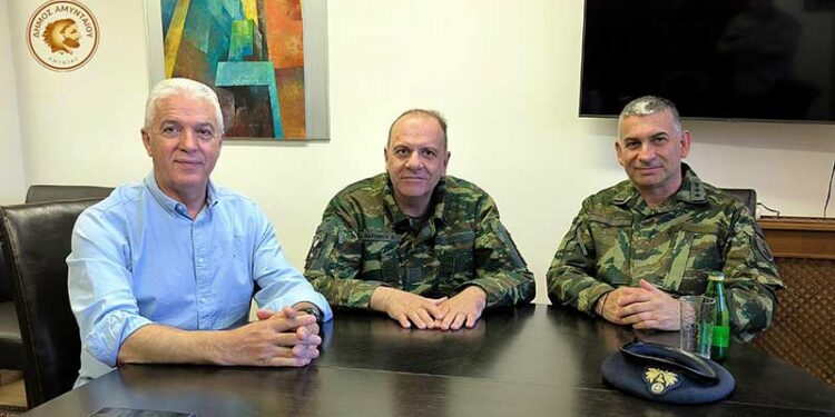 Εθιμοτυπική επίσκεψη του Διοικητή της 9ης Μηχανοποιημένης Ταξιαρχίας, στον Δήμαρχο Αμυνταίου