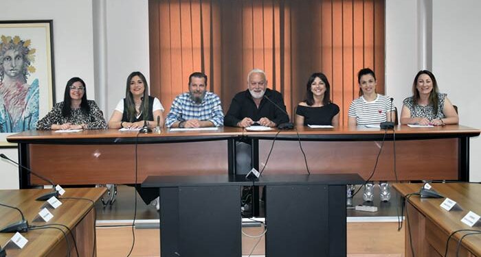 Το σπασμένο τηλέφωνο της αγάπης: Η πρώτη γιορτή παιδιού των συλλόγων γονέων και κηδεμόνων πρωτοβάθμιας εκπαίδευσης του Δήμου Φλώρινας