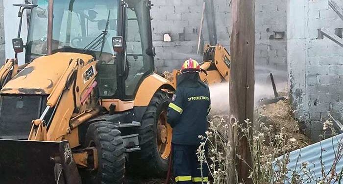 Κατάσβεση φωτιάς σε κτηνοτροφική μονάδα στην κοινότητα Μεσόκαμπου