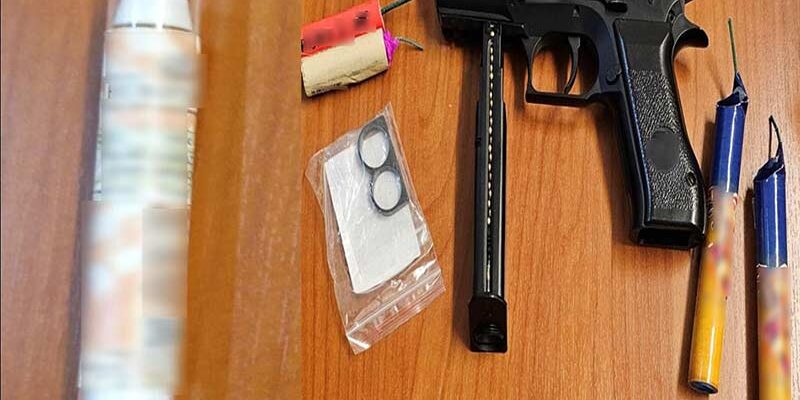 Συνελήφθη σε περιοχή της Φλώρινας, 31χρονος ημεδαπός, για παραβάσεις της νομοθεσίας περί όπλων, βεγγαλικών και ναρκωτικών 1 Συνελήφθη σε περιοχή της Φλώρινας, 31χρονος ημεδαπός, για παραβάσεις της νομοθεσίας περί όπλων, βεγγαλικών και ναρκωτικών