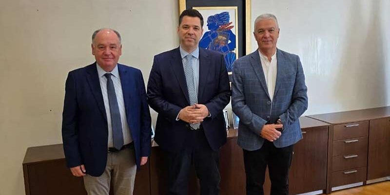 Συνάντηση Δημάρχου Αμυνταίου με τον Υφυπουργό παρά τω Πρωθυπουργώ και τον Πρόεδρο του Πράσινου Ταμείου 1 Συνάντηση Δημάρχου Αμυνταίου με τον Υφυπουργό παρά τω Πρωθυπουργώ και τον Πρόεδρο του Πράσινου Ταμείου