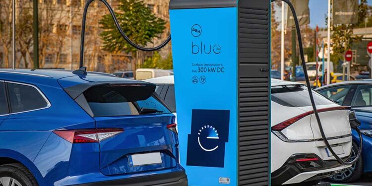 ΔΕΗ blue: Ευρωπαϊκή χρηματοδότηση για εγκατάσταση σημείων ταχυφόρτισης σε Ελλάδα και Ρουμανία
