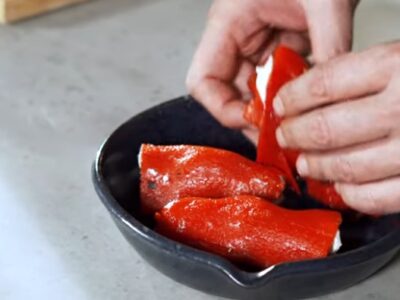 Πιπεριές Φλωρίνης γεμιστές με τυρί κρέμα και παρμεζάνα
