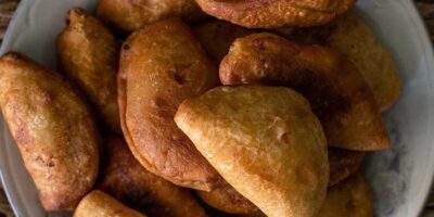 Πιτάκια γεμιστά με τυρί και αφράτη, τραγανή ζύμη
