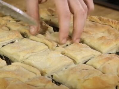 Παραδοσιακή στριφτή σπανακοτυρόπιτα με φέτα