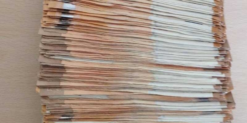 Συνελήφθησαν 2 άνδρες και 1 γυναίκα, σε περιοχές της Φλώρινας και της Θεσσαλονίκης που δραστηριοποιούνταν στις τηλεφωνικές απάτες